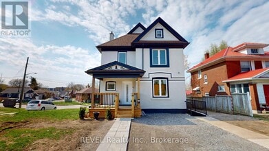 Building Photo - 204 Queenston St