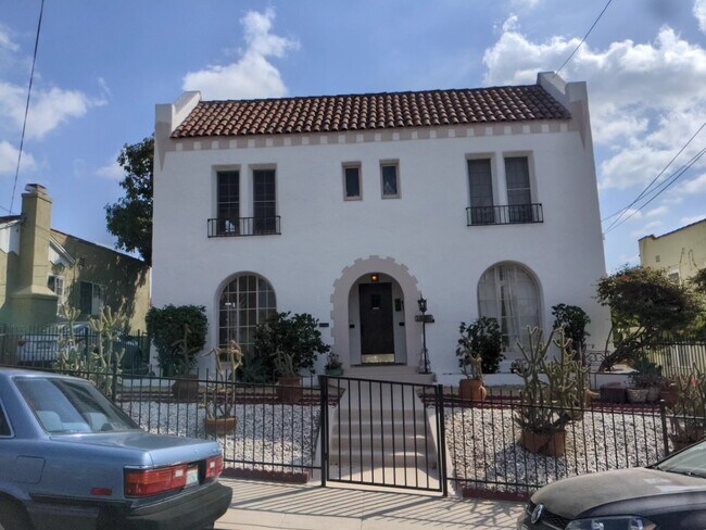 Vista a la calle - 1808 1/2 Lucretia Ave