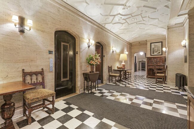 Building Photo - 50 W 67th St
