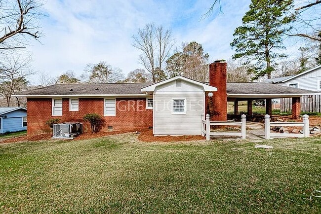 Foto del edificio - 4346 Pinebrook Dr