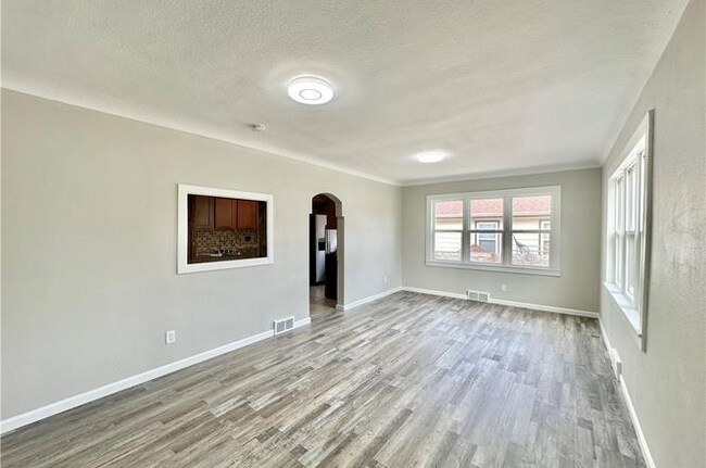 Foto del edificio - 2303 Maple St