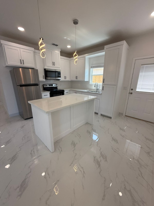 Building Photo - 1706 Violet Dr