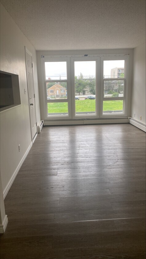 Photo principale - 9325-9104 104 Ave NW