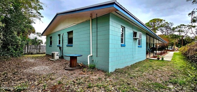 Building Photo - 1516 Roger Dr