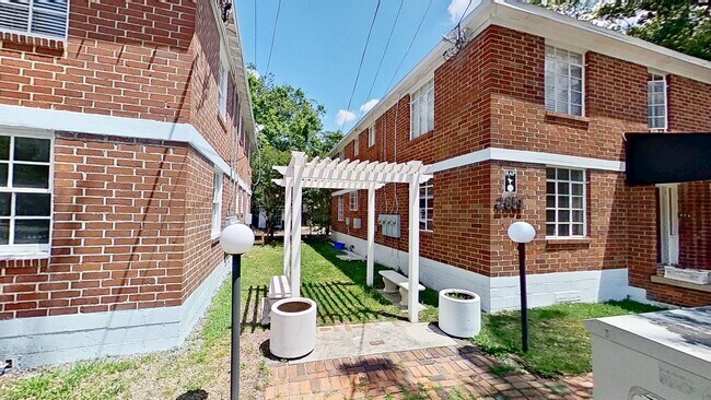 Foto del edificio - 2853 College St