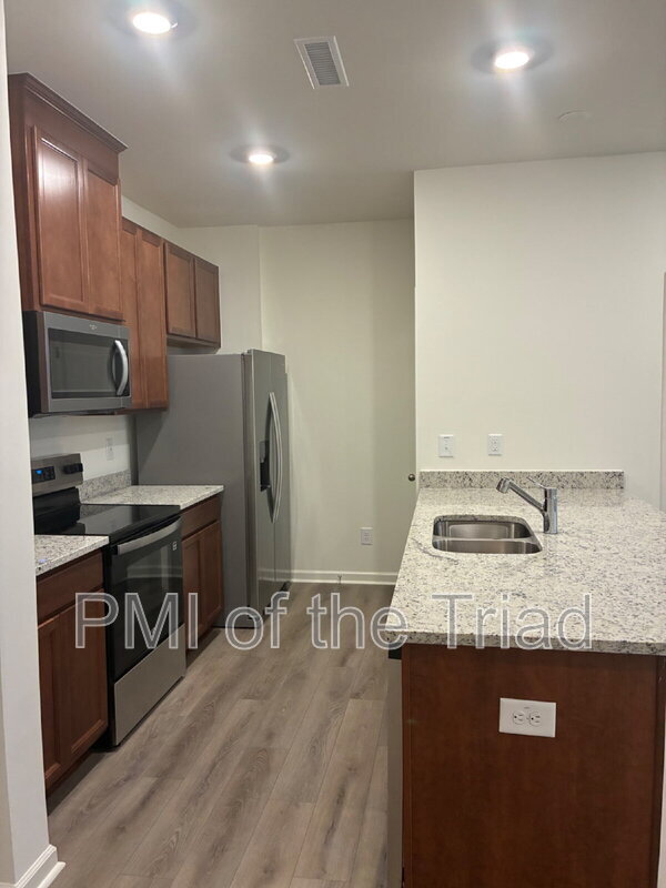 Foto del edificio - 182 Parker Ln