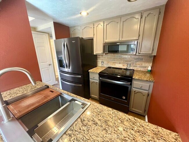 Foto del edificio - Stunning 2-Bed, 2-Bath Condo in Golden Hill – City Lights Community