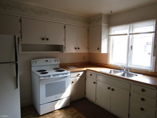 Building Photo - 4 br, 1 bath Apartment - 230 Smelter Ave NW