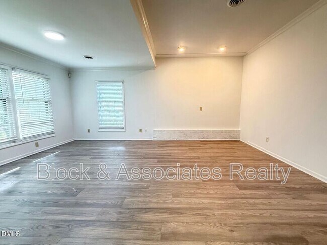 Foto del edificio - 1421-A Lynn Road