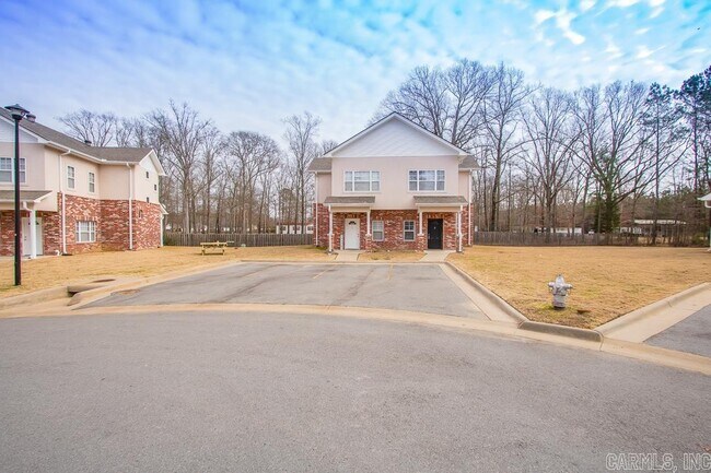 Building Photo - 1220 Sadie Dr