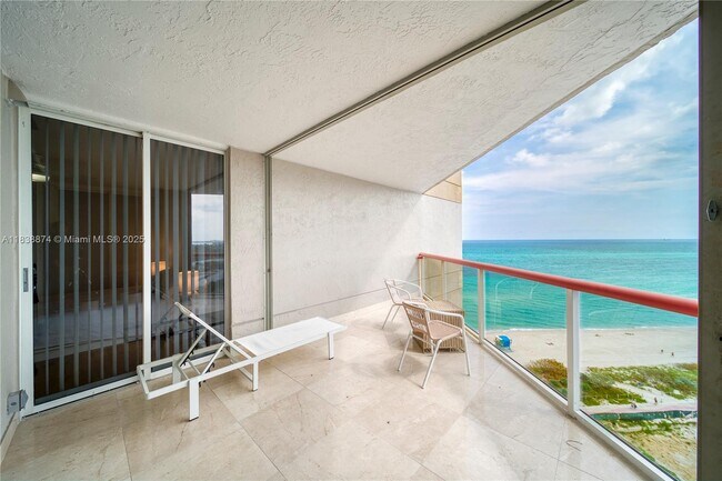 Foto del edificio - 6767 Collins Ave