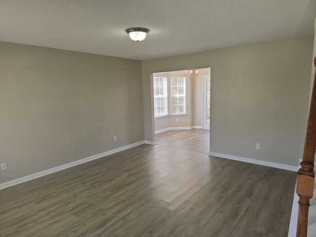 Building Photo - 3 Bedroom 2.5 Bath House off of Hard Scram...