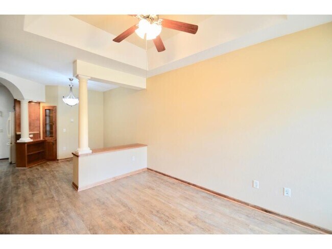 Building Photo - 25 5th St