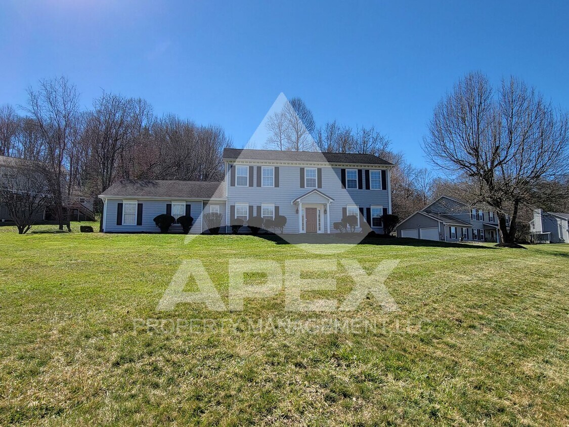 Foto principal - Gorgeous 4 Bd/2.5 Ba Single Family Home on...