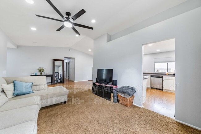 Building Photo - 26262 Chatsworth Ct