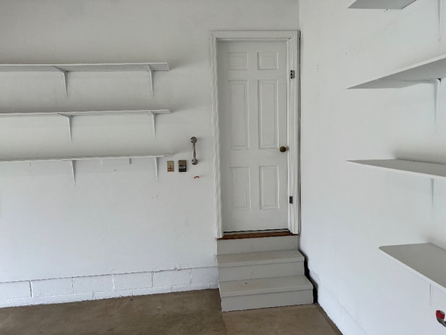Building Photo - 2272 Oakhurst Dr