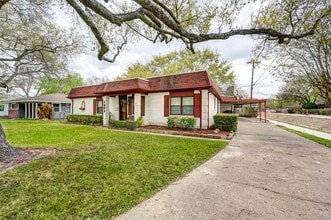 Building Photo - 1902 Sedgie Dr