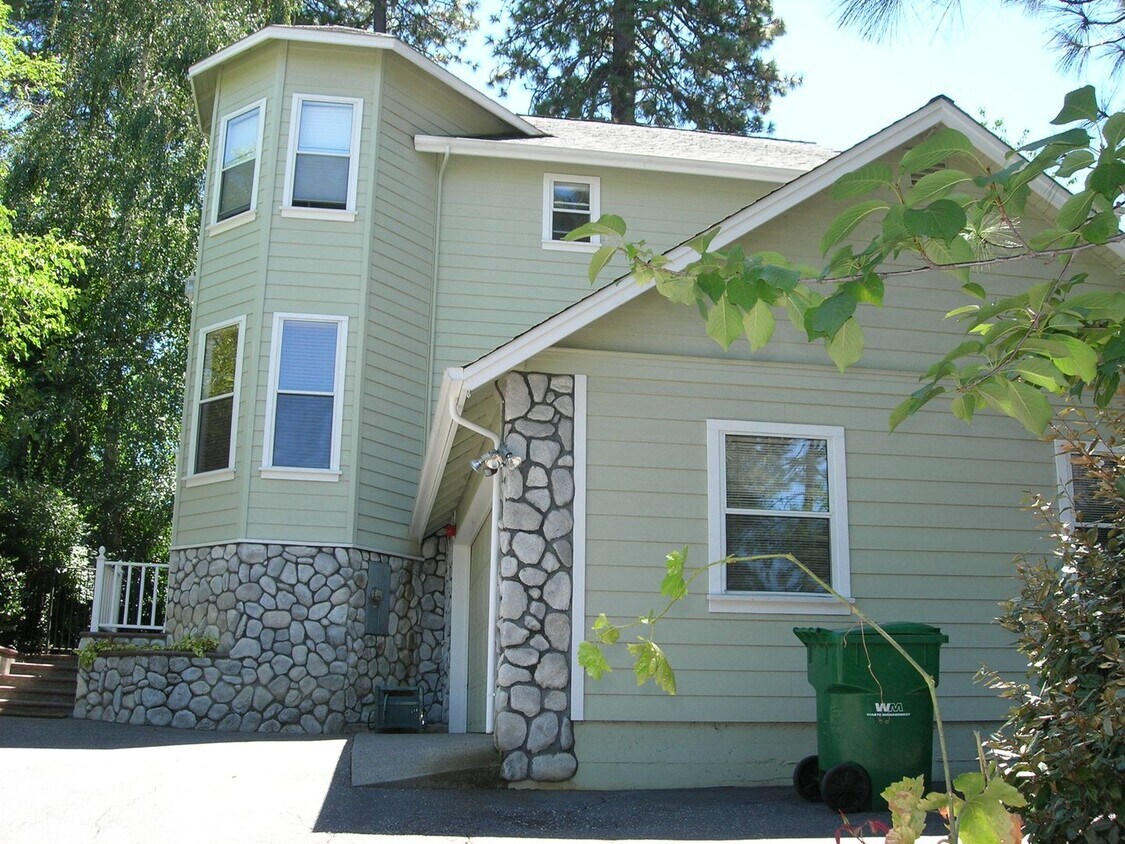 Foto principal - Lovely 2 story Home Walk to Downtown Grass...