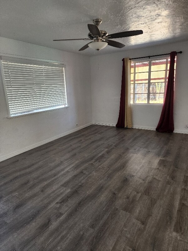 Foto del edificio - 2136 N Madelyn Ave