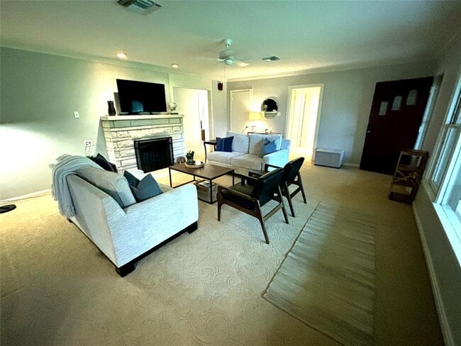 Foto del edificio - 737 Oakdale Dr