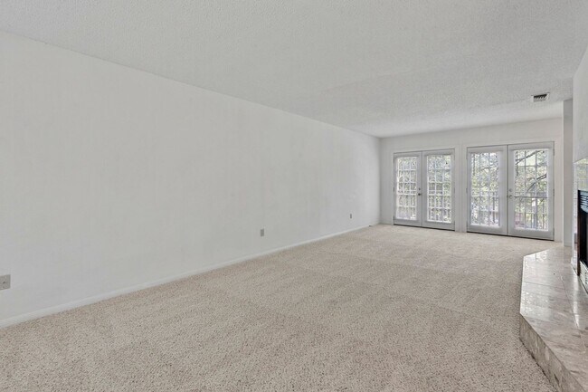 Foto del edificio - Beautiful Great Hills Townhome