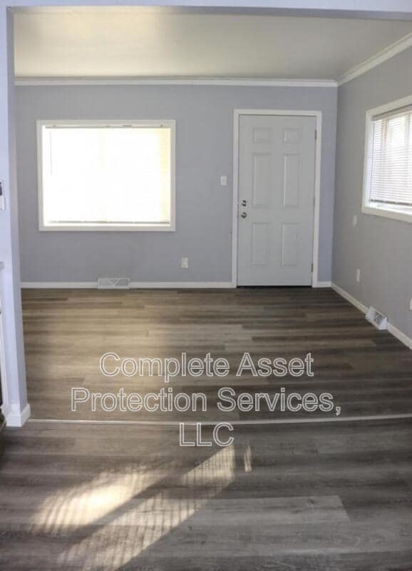 Building Photo - 3424 Iowa St