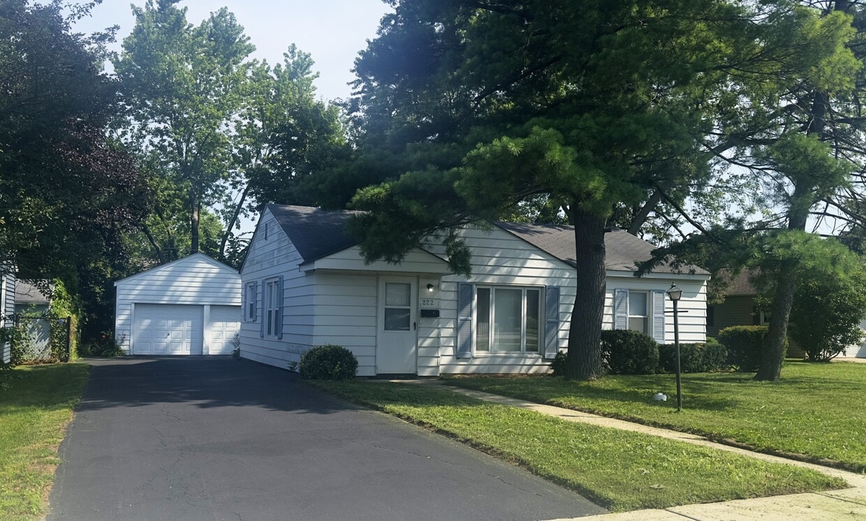 Primary Photo - 222 Woodlawn Dr