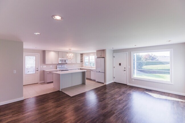 Building Photo - 121 N 46th Ave