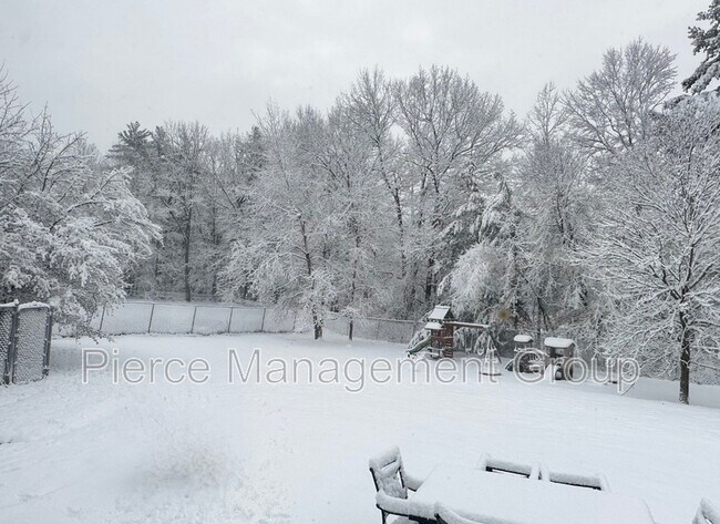 Building Photo - 395 Critchett Rd