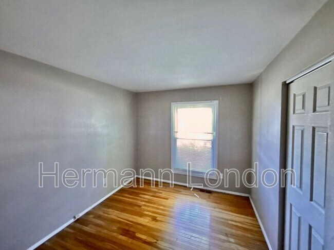Foto del edificio - 1165 Lees Ln