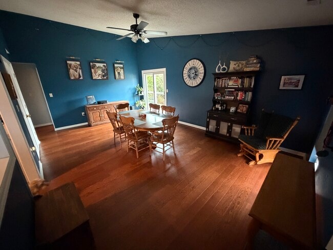 Building Photo - 8731 Stoneface Rd