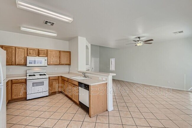 Building Photo - 5860 Aimless St