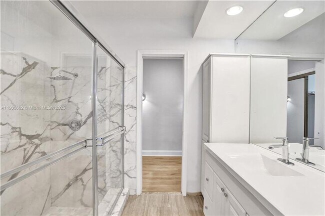 Foto del edificio - 2031 NE 62nd St