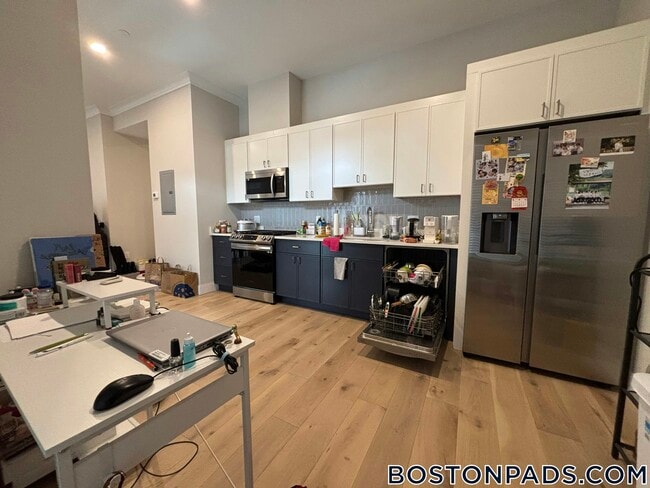 Building Photo - 157 Everett St