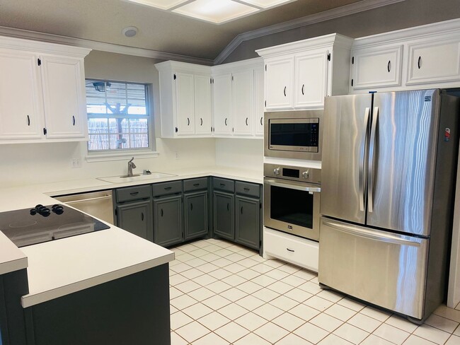 Building Photo - Pre-Leasing - 4 bed 2.5 bath - Frenship ISD