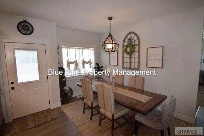 Foto del edificio - 705 Birmingham Ln