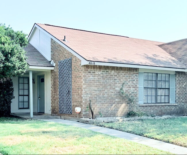Building Photo - 4616 Chapman St