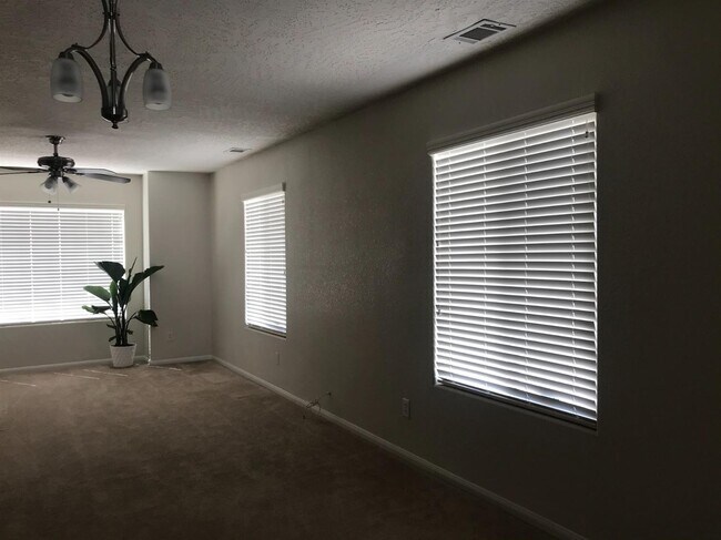 Foto del edificio - 26951 Silver Lakes Pkwy