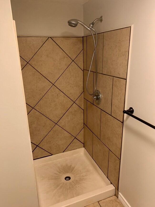 Building Photo - 3 Bed Finished Basement