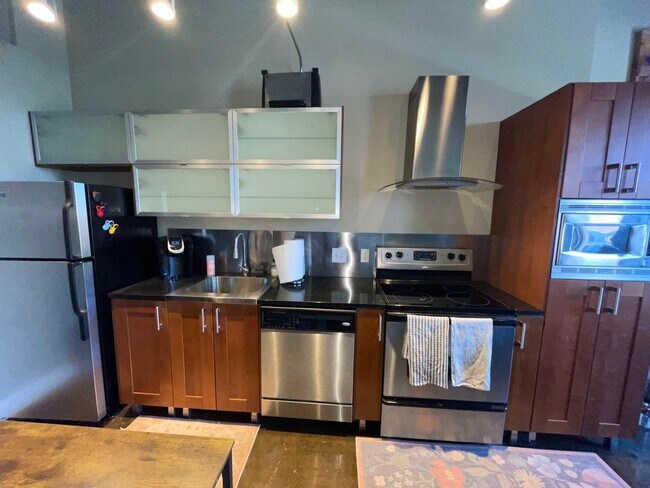 Building Photo - Loft Apartment in Rivermarket