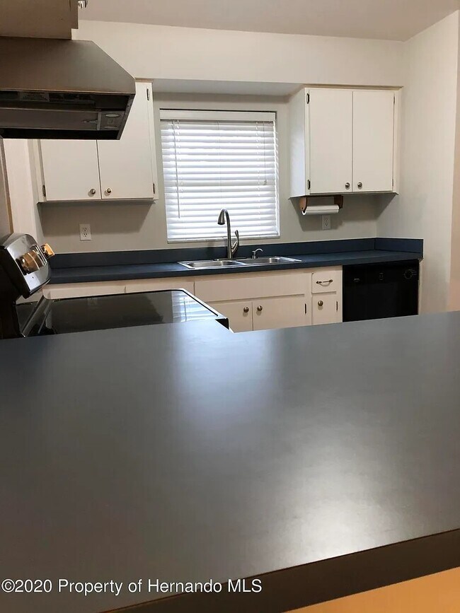 Foto del edificio - 7730 Pinehurst Dr