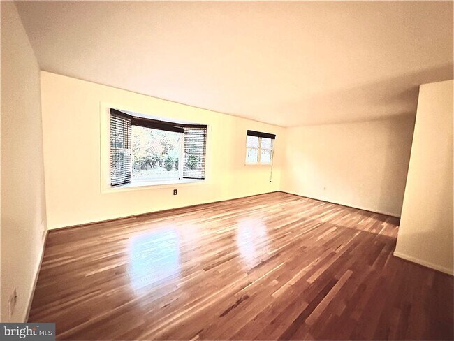 Foto del edificio - 5 Charen Ct