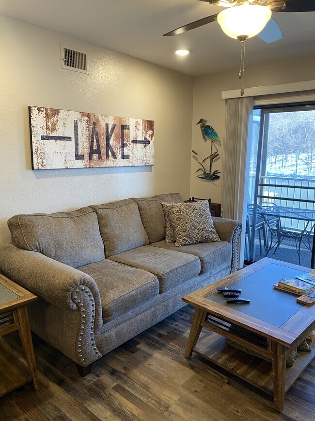 Foto del edificio - 611 Lazy Days Rd