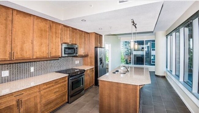 Building Photo - Beautiful 2 bedroom/2 Bathroom Nuera Condo