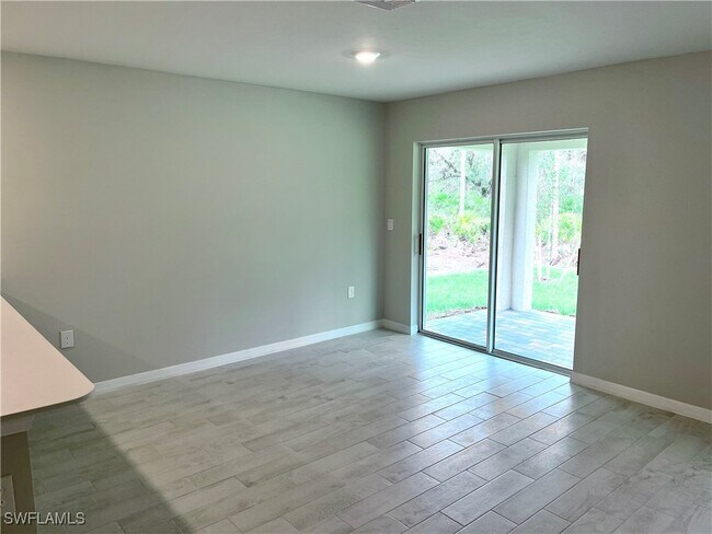 Foto del edificio - 3020 N Lakewood Rd