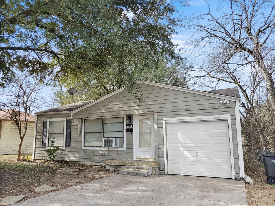 Primary Photo - Charming Home with Views of the Ft. Worth ...