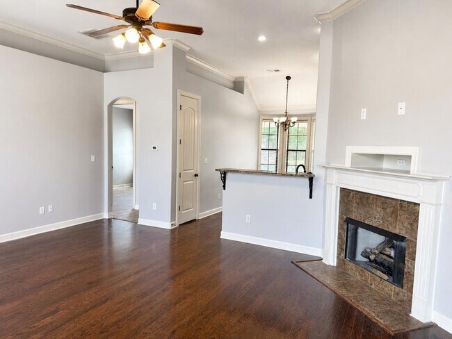 Foto del edificio - 1398 Sawmill Creek Ln