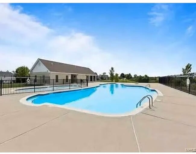 Foto del edificio - 704 Harbor Woods Dr