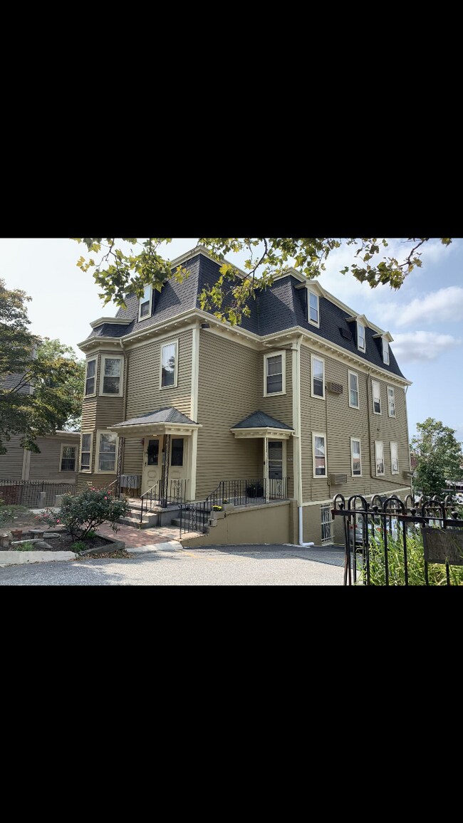 Building Photo - 302 Benefit St