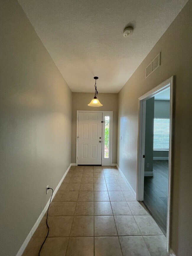 Building Photo - Charming 4-Bedroom Haven